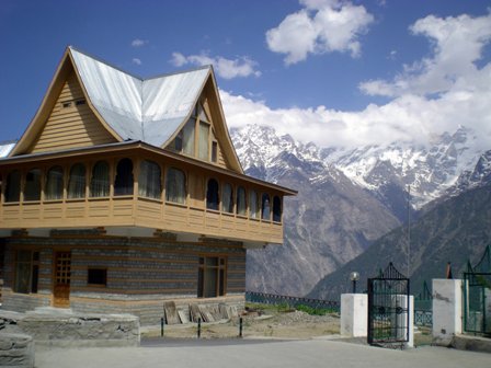 Explore Hotels in Himachal Pradesh