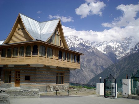 Explore Hotels in Himachal Pradesh